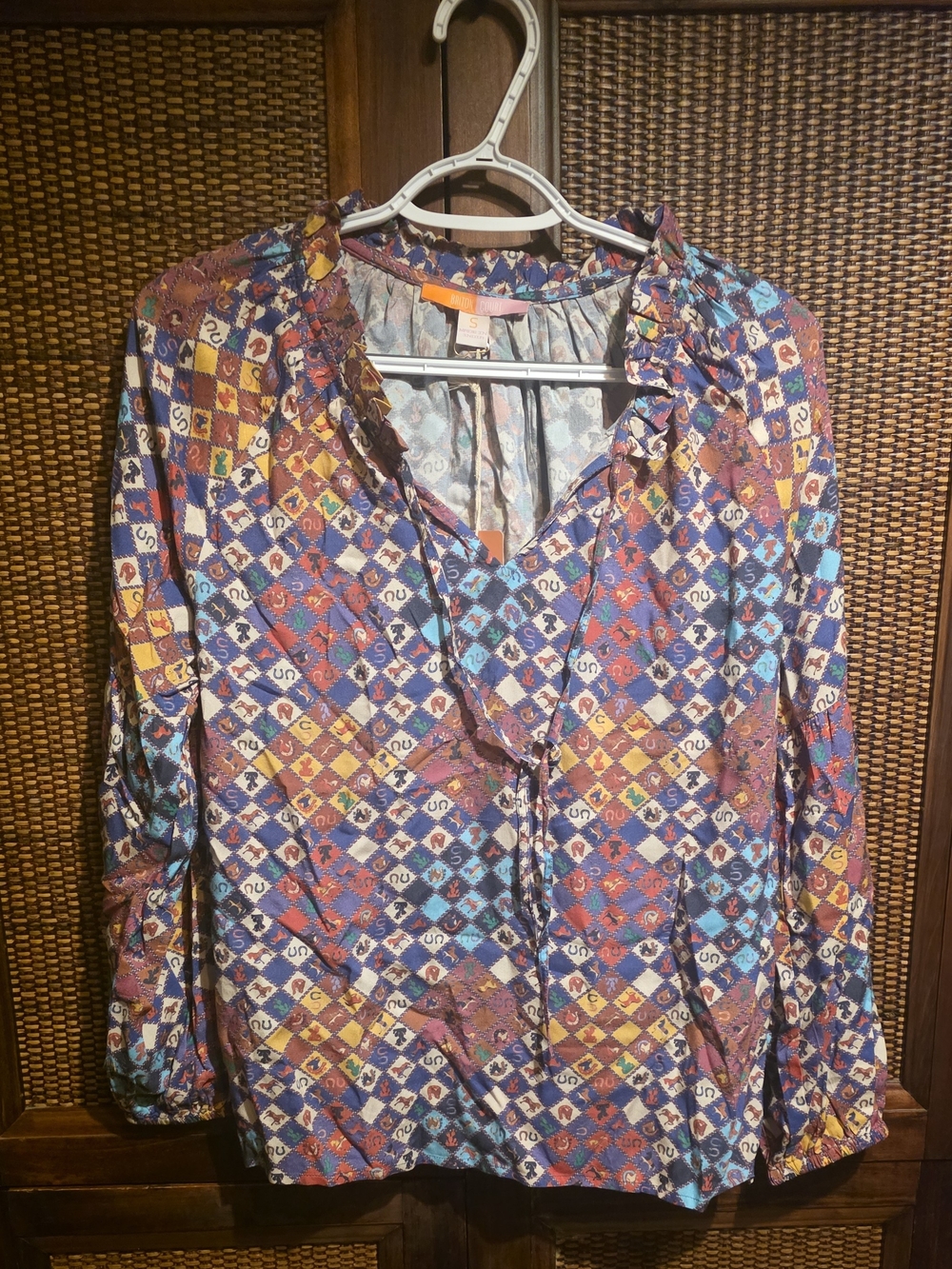 Briton Court Small NWT PTP 21 Fit Med Horse Diamond-Print Ruffle Neck Blouse - Picture 2 of 6